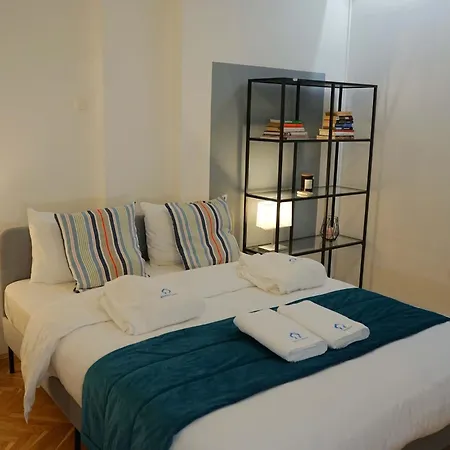 Апартаменти Spacious 3br 1,5bt With 2 Balconies Бухарест