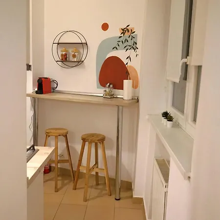 Spacious 3br 1,5bt With 2 Balconies 布加勒斯特