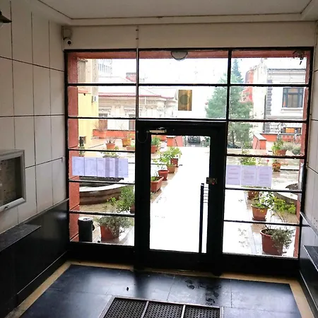 Spacious 3br 1,5bt With 2 Balconies * 부쿠레슈티