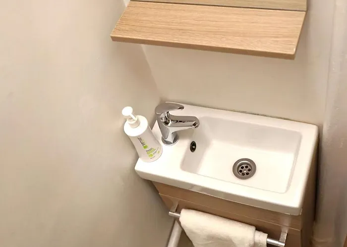 Spacious 3br 1,5bt With 2 Balconies *