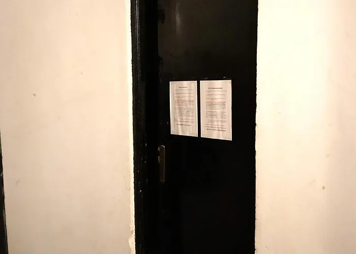 Spacious 3br 1,5bt With 2 Balconies * 부쿠레슈티