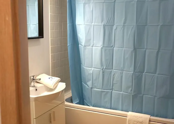 Spacious 3br 1,5bt With 2 Balconies *