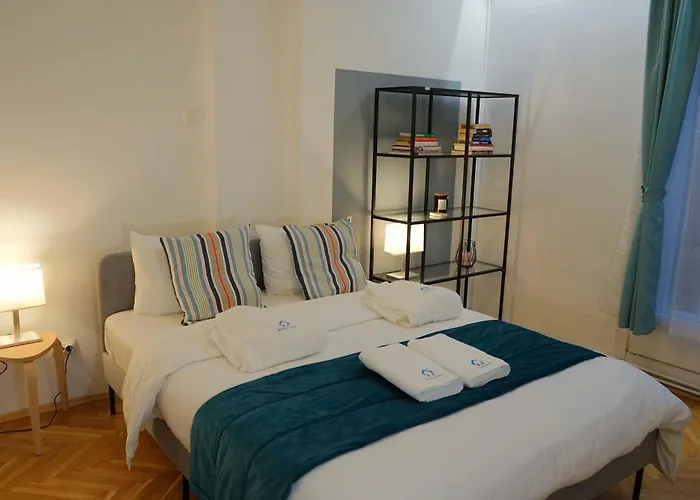 Lägenhet Spacious 3br 1,5bt With 2 Balconies Bukarest