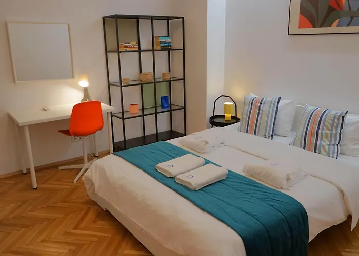 Lägenhet Spacious 3br 1,5bt With 2 Balconies Bukarest