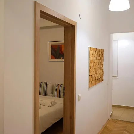 アパート Spacious 3br 1,5bt With 2 Balconies ブカレスト