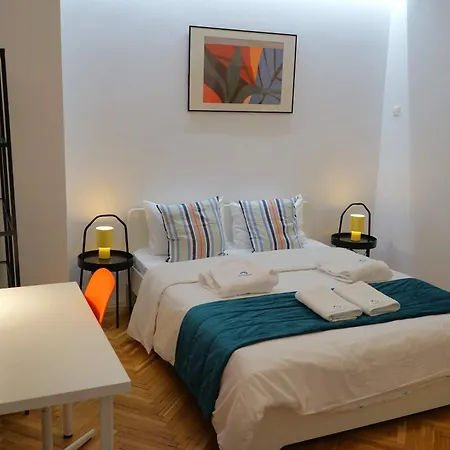 アパート Spacious 3br 1,5bt With 2 Balconies ブカレスト