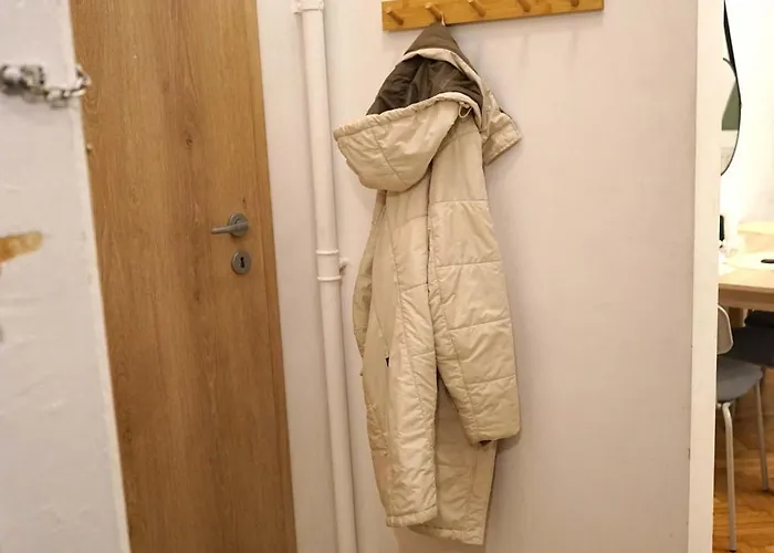 Апартаменти Spacious 3br 1,5bt With 2 Balconies