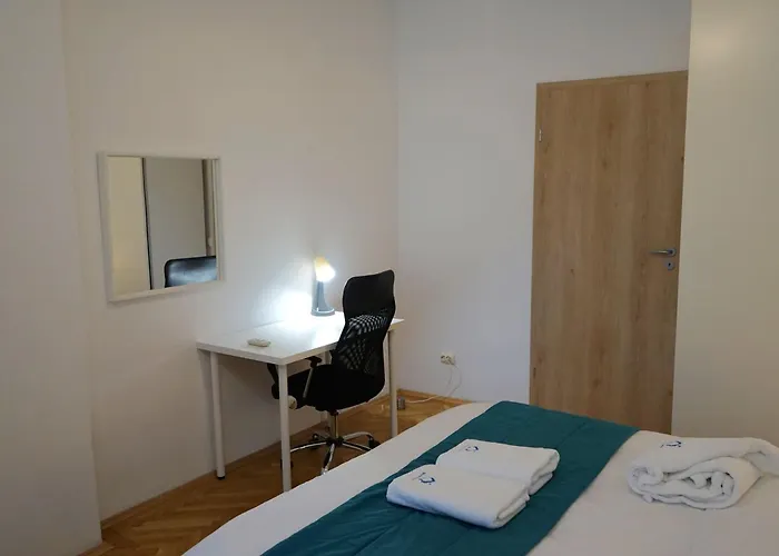 Апартаменти Spacious 3br 1,5bt With 2 Balconies