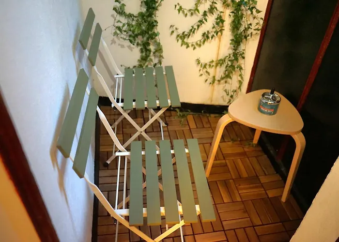 Апартаменти Spacious 3br 1,5bt With 2 Balconies