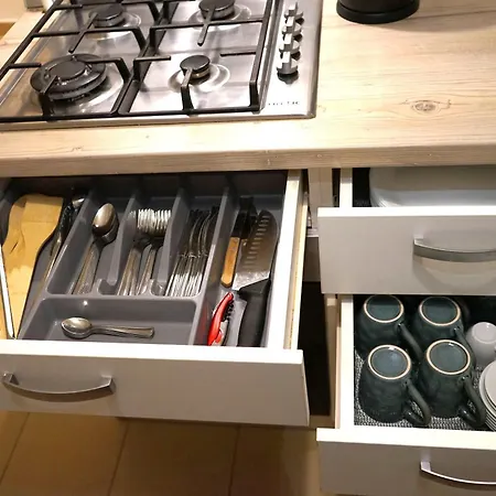 Spacious 3br 1,5bt With 2 Balconies * בוקרשט